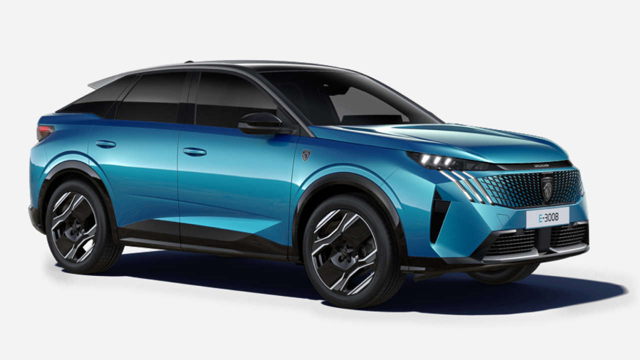 Новий Peugeot e-3008 у комплектації GT синього кольору