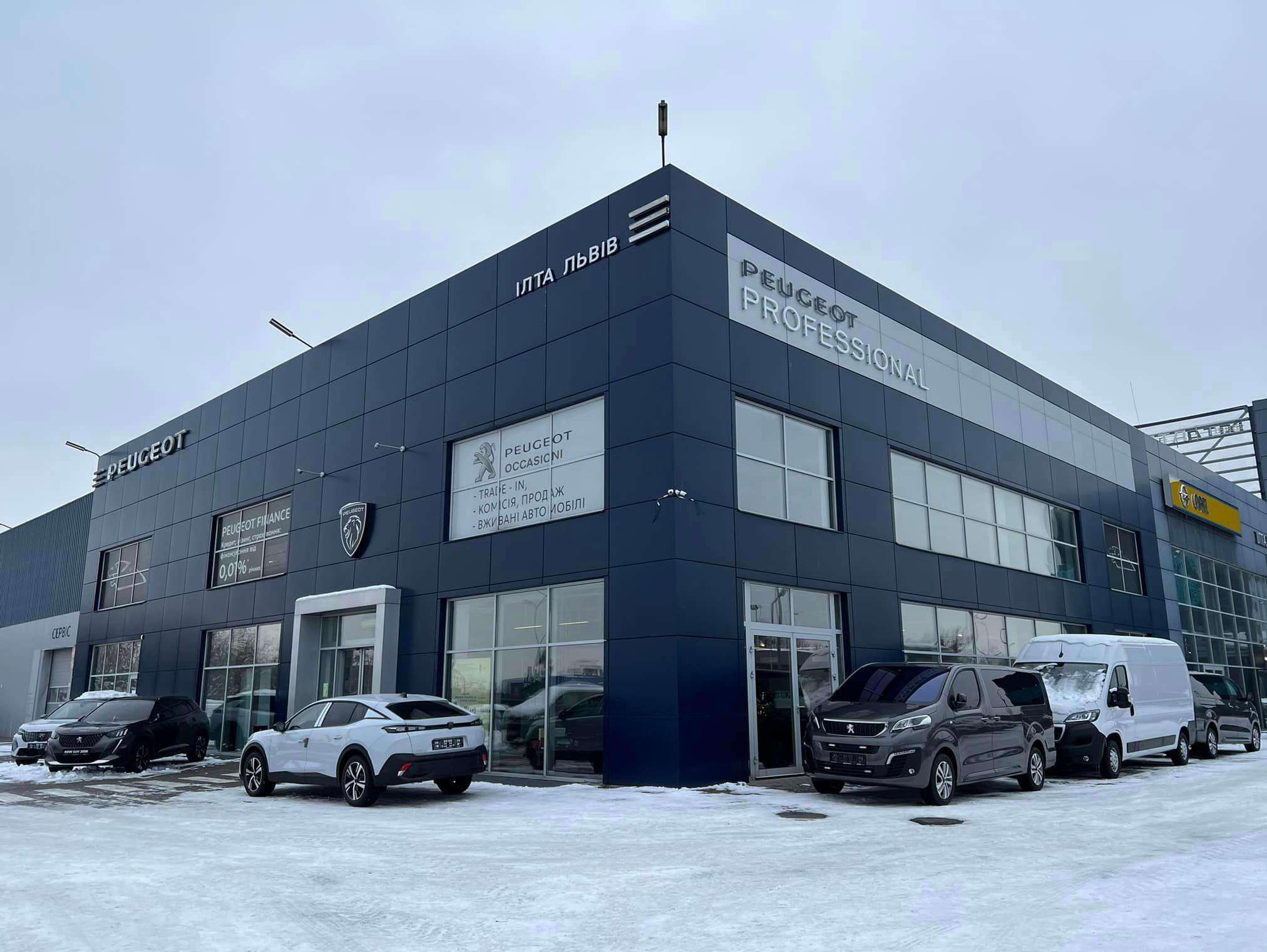 Фасад автосалону Peugeot «Ілта Львів» у Львові