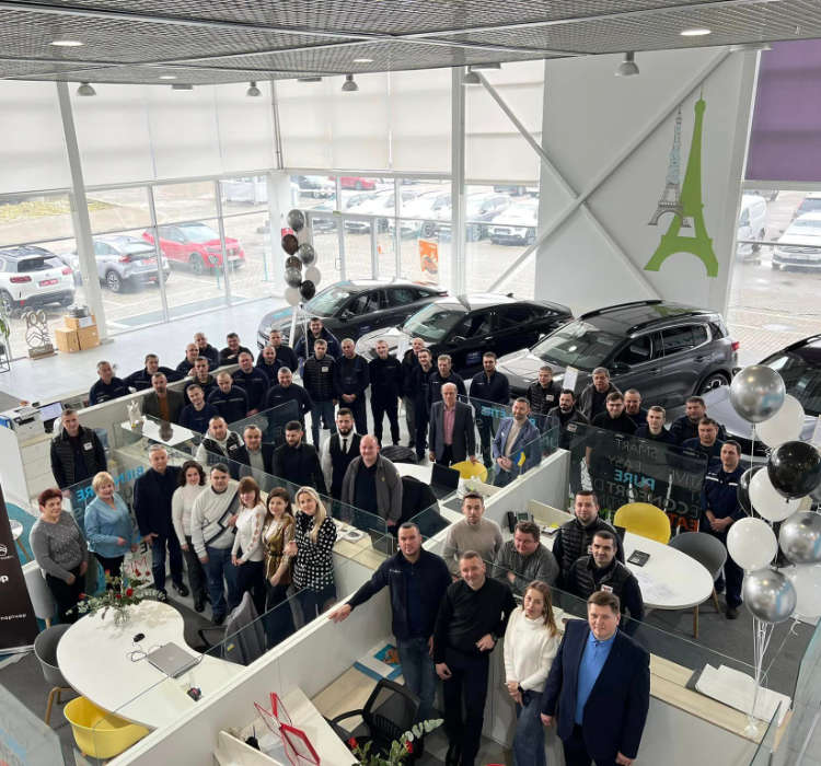 Автосалон «Ілта Львів» у Львові, виставкова зала